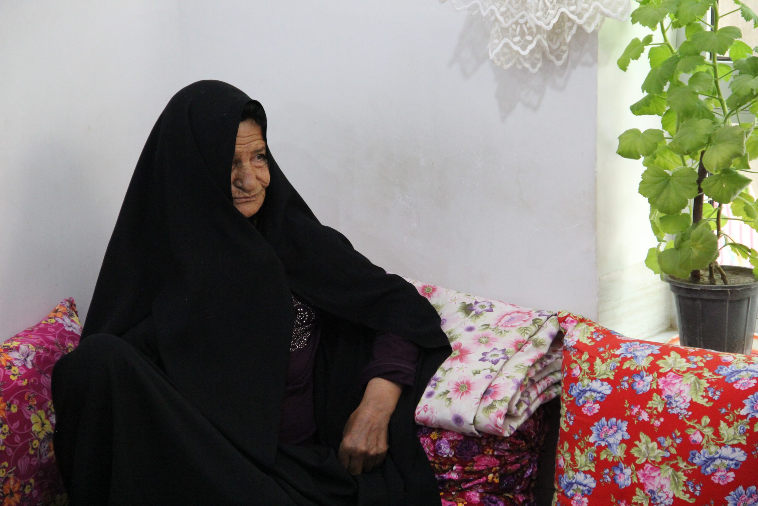 همنام و هم سن فاطمه(س)؛ ایستاده پای چادر فاطمی