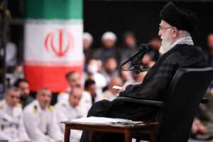 کاری که شما انجام دادید یک افتخار بزرگ بود/ اینکه می‌گویند ما اجازه نمی‌دهیم فلان کشتی‌ها از فلان تنگه‌ها عبور کنند غلط زیادی است