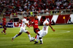 ۳ امتیاز هدیه گلر تراکتور به پرسپولیس