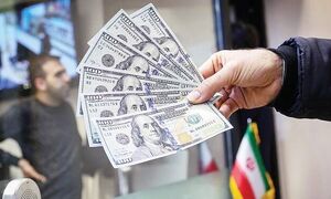 کاهش قیمت دلار و یورو در مرکز مبادلات ارز