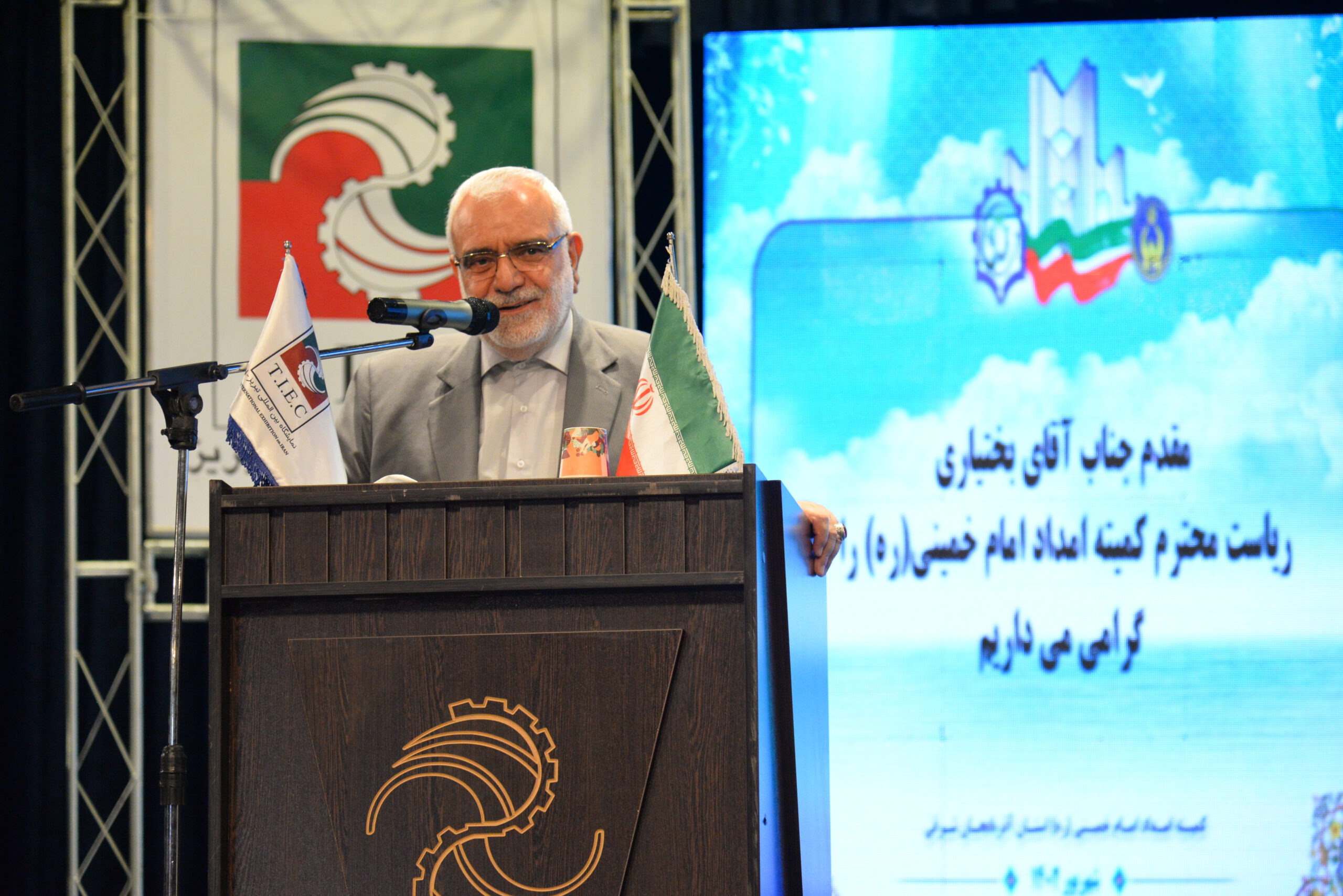 ۱۰ هزار مددجوی استان خودکفا شدند / بختیاری: ۱۷۰۰ میلیارد تومان تسهیلات اشتغال برای آذربایجان شرقی