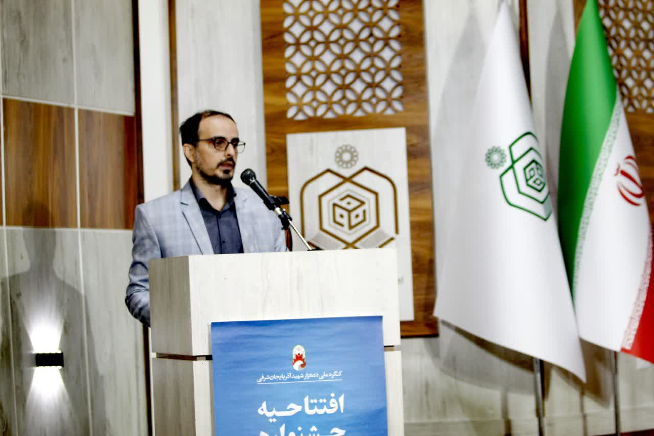 از هنرمندان حمایت مادی و معنوی شود 