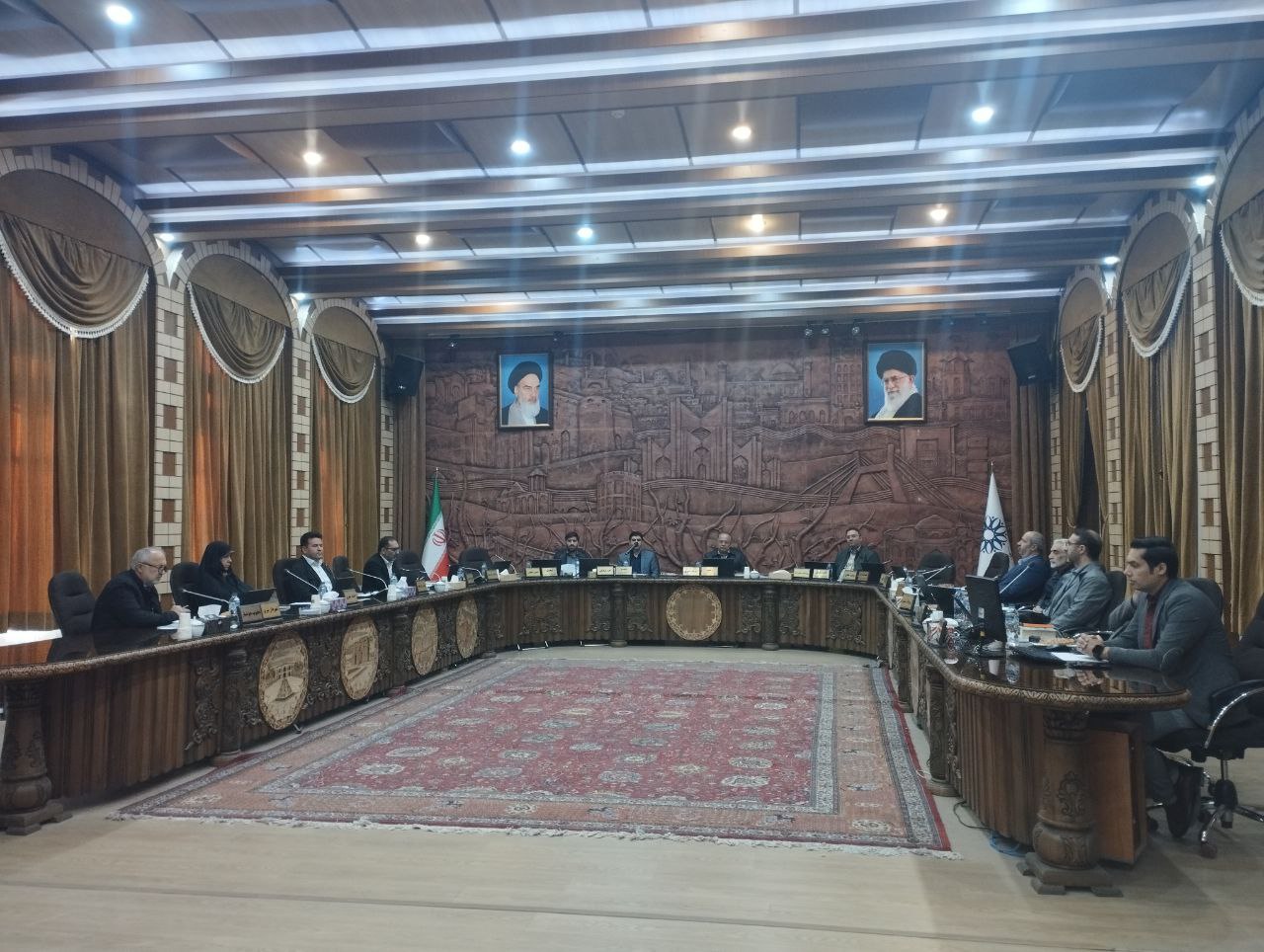 ۴ روز از موعود تخلیه گذشت / شورا از عمارت تکان نخورد!