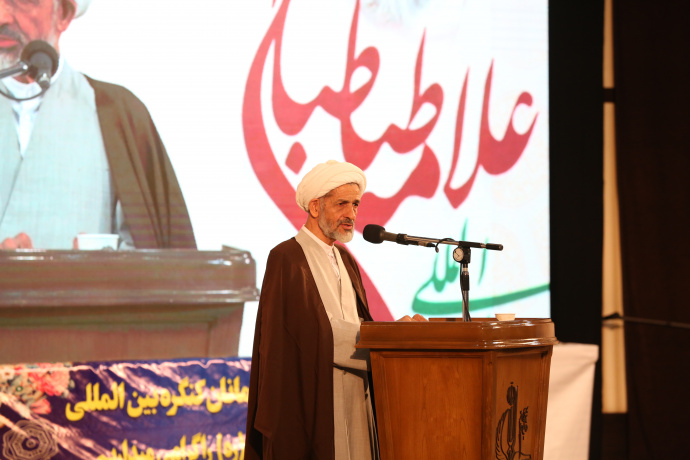 شیعه باید به داشتن شخصیت بی مانند علامه طباطبایی افتخار کند