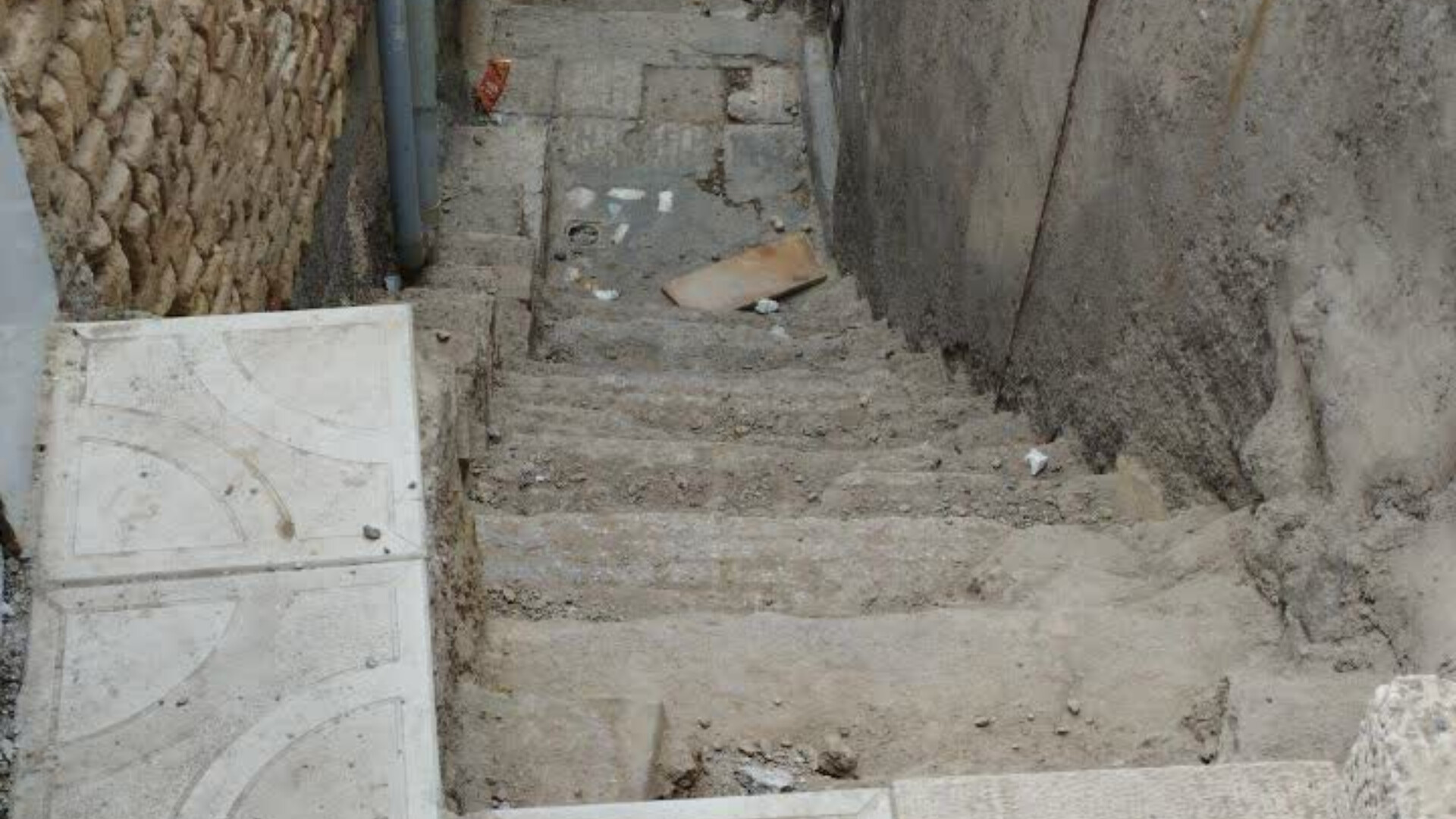 پله‌های نابسامان حاشیه‌نشینی