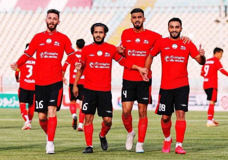 تراکتور ۲ – فولاد ۰: صعود به جمع مدعیان