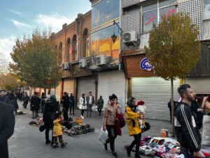 جدال دستفروشان و کسبه در بازار تربیت / کلاف سردرگم ساماندهی و دلسوزی!