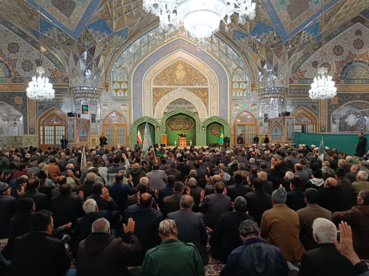 آمده‌ام عقده‌گشایی کنم/ گره خوردن دل‌های شکسته به حریم رضوی