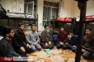 بی تکلف کنار دانشجویان