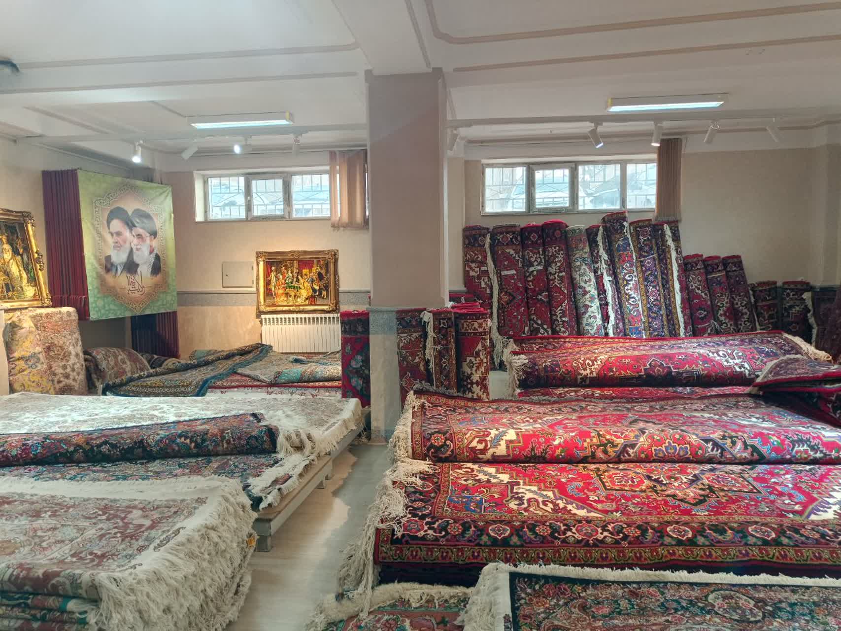 برپایی نمایشگاه تولیدات فرش مددجویی / عرضه مستقیم بدون واسطه