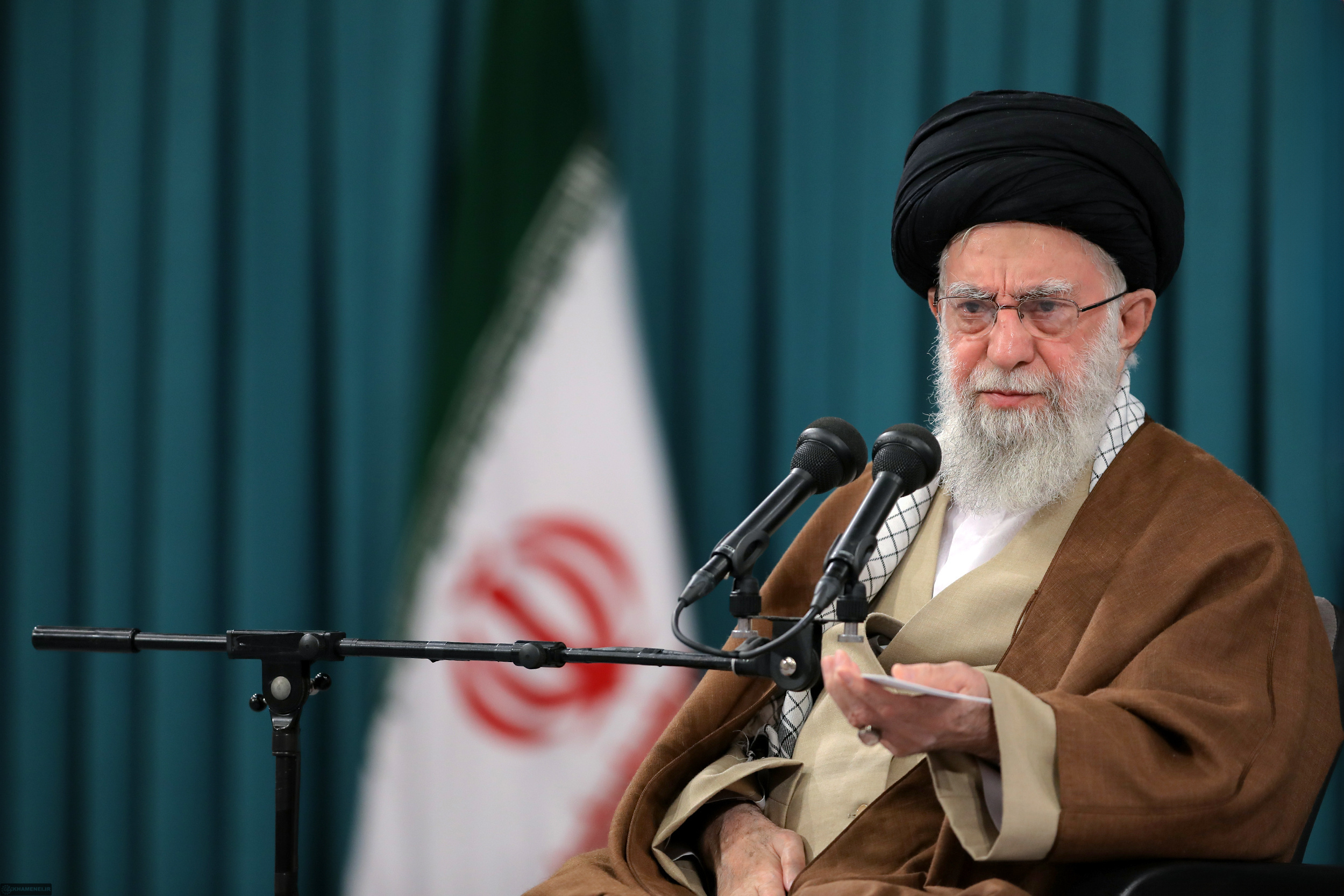 رشد نقدینگی باید متوقف شود / مهم‌ترین وظیفه دولت بهبود فضای کسب و کار و برطرف کردن موانع آن است