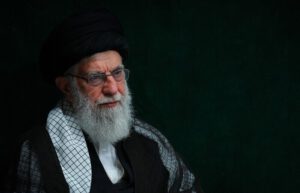 جنایتکاران سنگدل نتوانستند عشق مردم به زیارت مرقد سردار بزرگشان را تحمل کنند