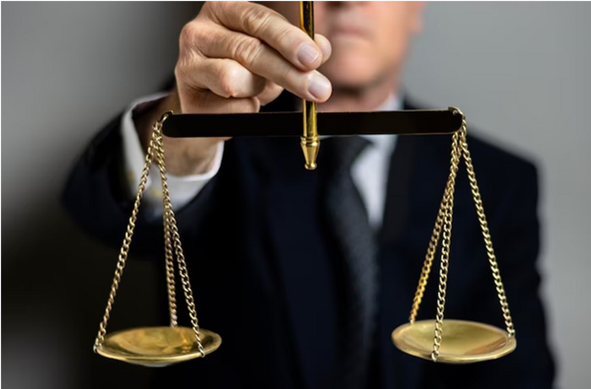 انتخاب وکیل مناسب در شیراز