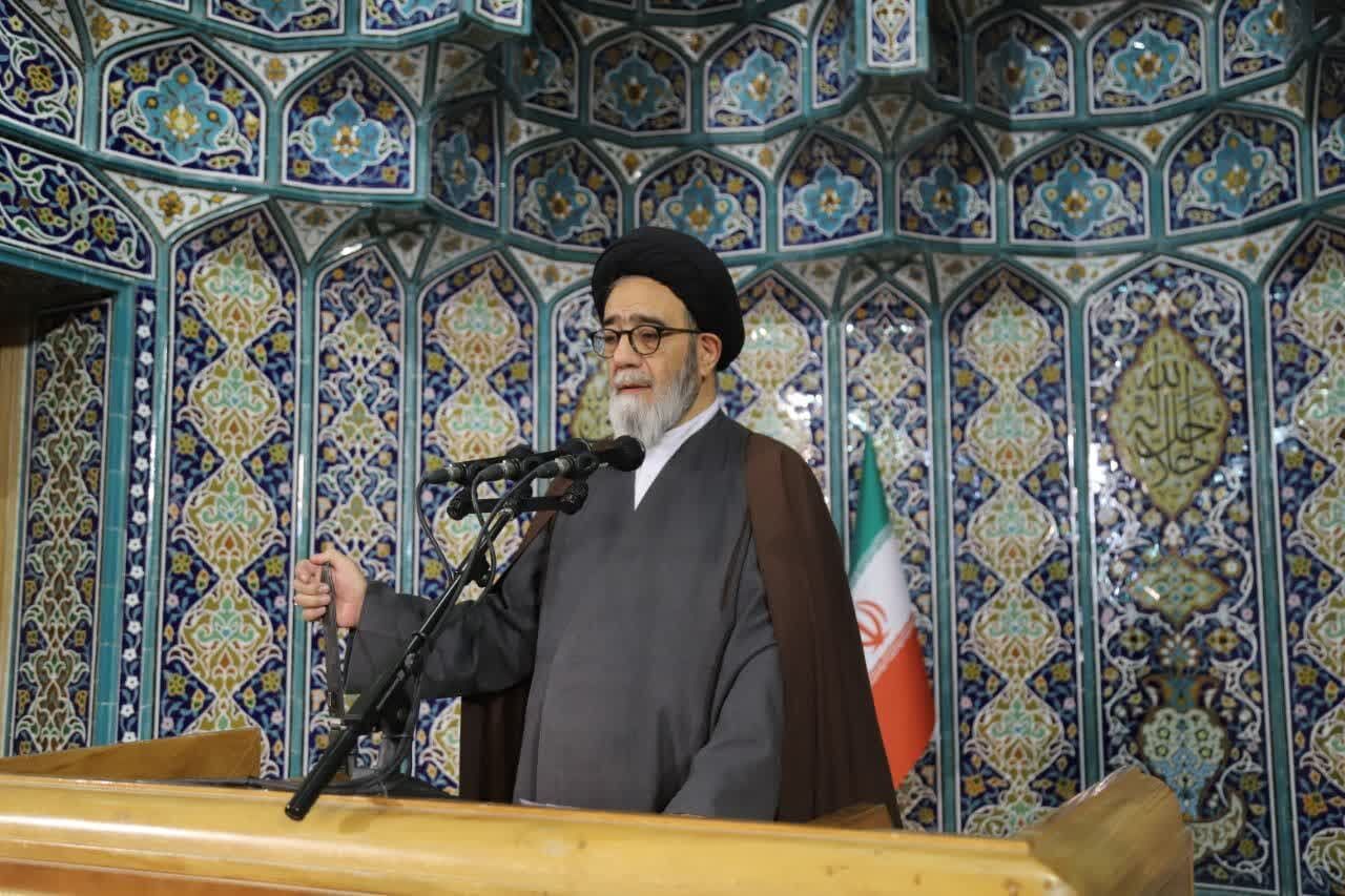 از چمن استادیوم یادگار امام(ره) تا تیم فوتبال ماشین سازی / مشارکت حداکثری در انتخابات فرصت آفرین است