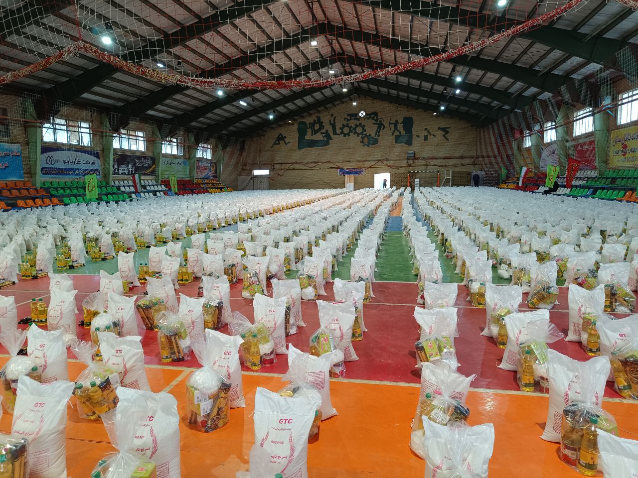 ۳۰۰۰ بسته معیشتی بین نیازمندان استان توزیع شد