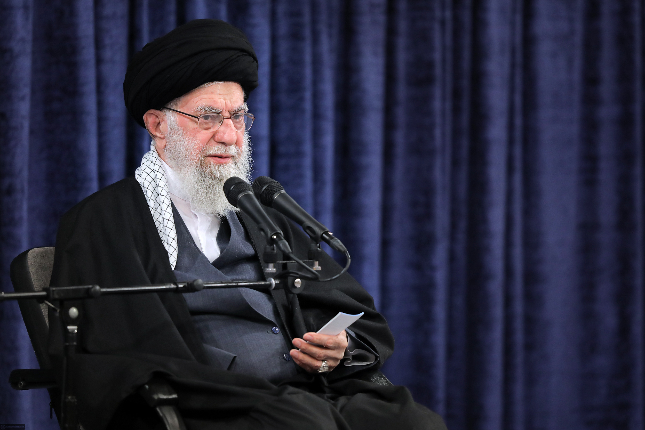 اقدامات اقتصادی باید در زندگی مردم اثر محسوس داشته باشد/ مسؤولان به فکر مناصب بالاتر نباشند/ رژیم‌ صهیونیستی سیلی اقدام مذبوحانه در سوریه را خواهد خورد