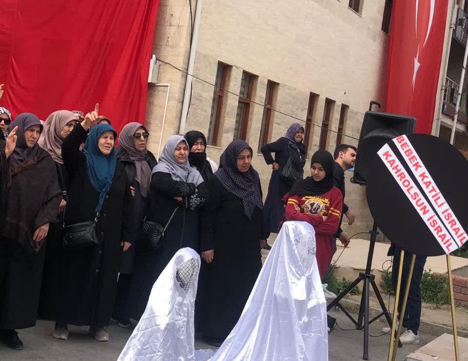 آهای دنیای اسلام؛ سکوت نکنید، اسرائیل را تحریم کنید / فلسطین صبر کن، مهدی خواهد آمد