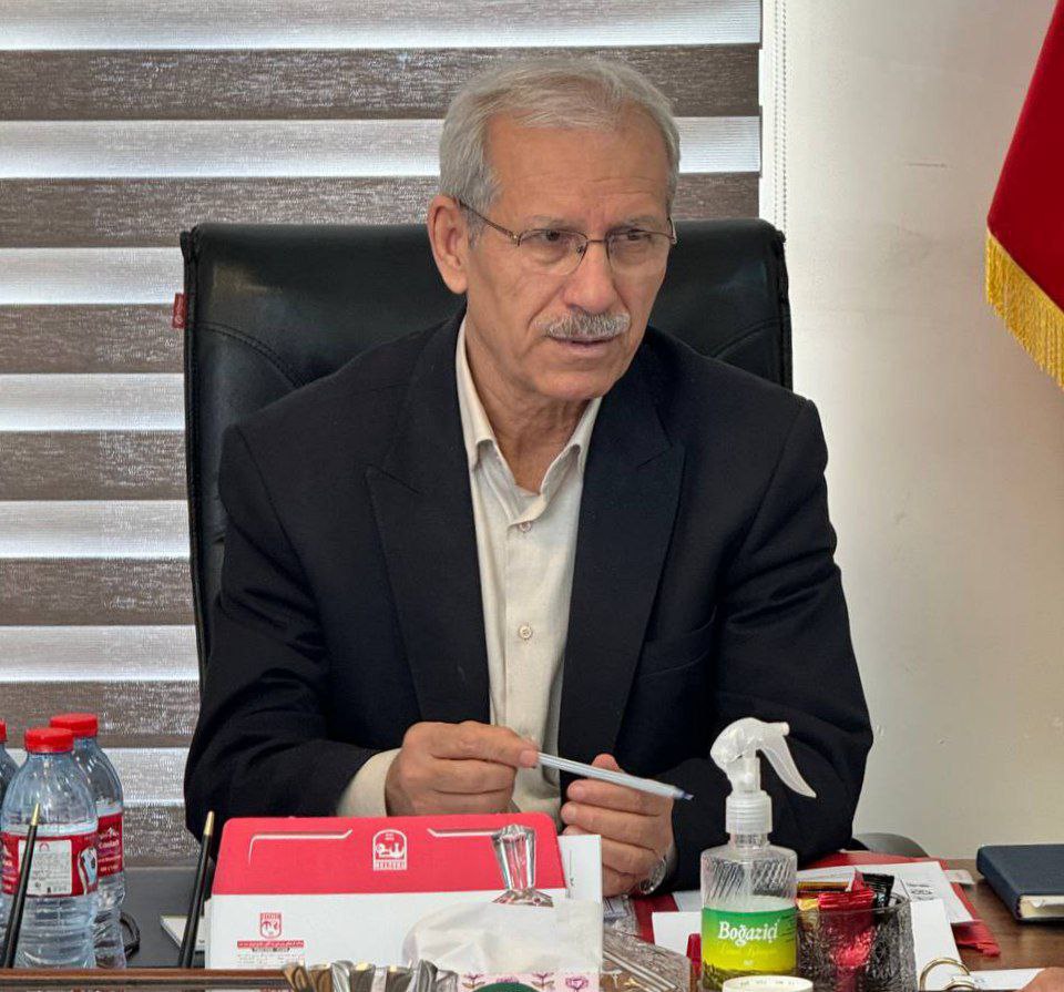 مدیرعامل تراکتور روغن ریخته را نذر امام زاده کرد