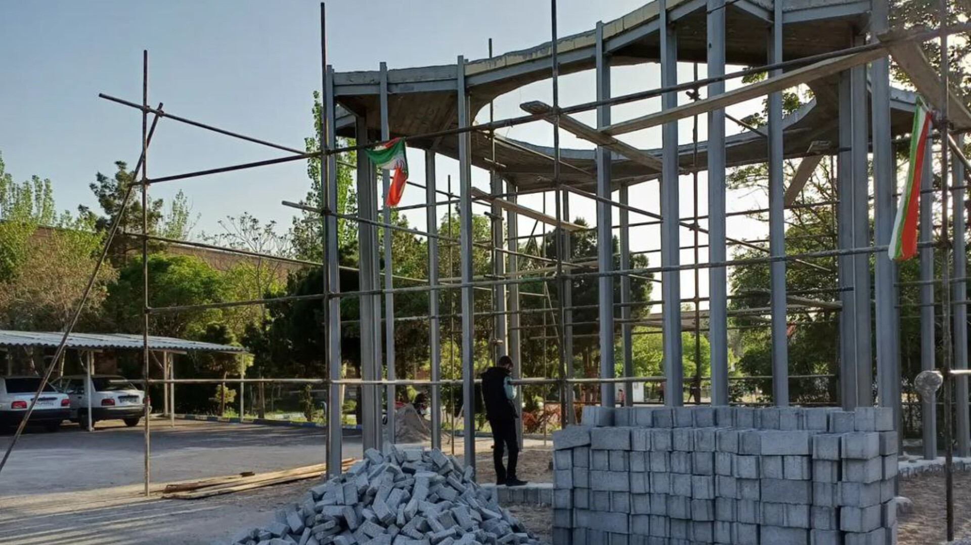 یادمان مزار شهید گمنام را تکمیل کنید