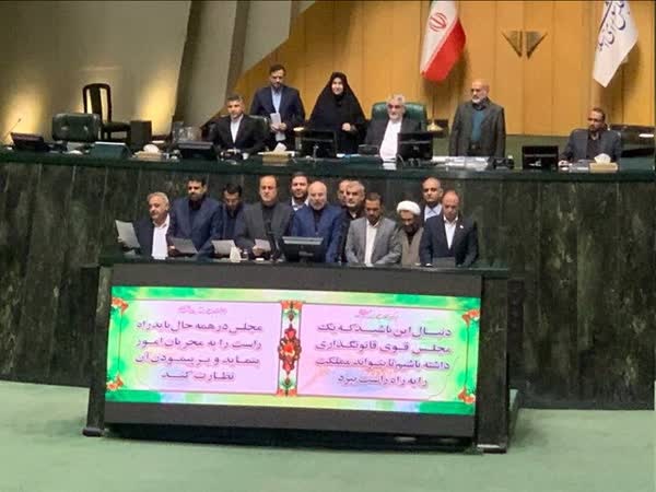 قالیباف رئیس و متفکرآزاد دبیر شد / نماینده مردم بستان آباد ناظر هیات رئیسه