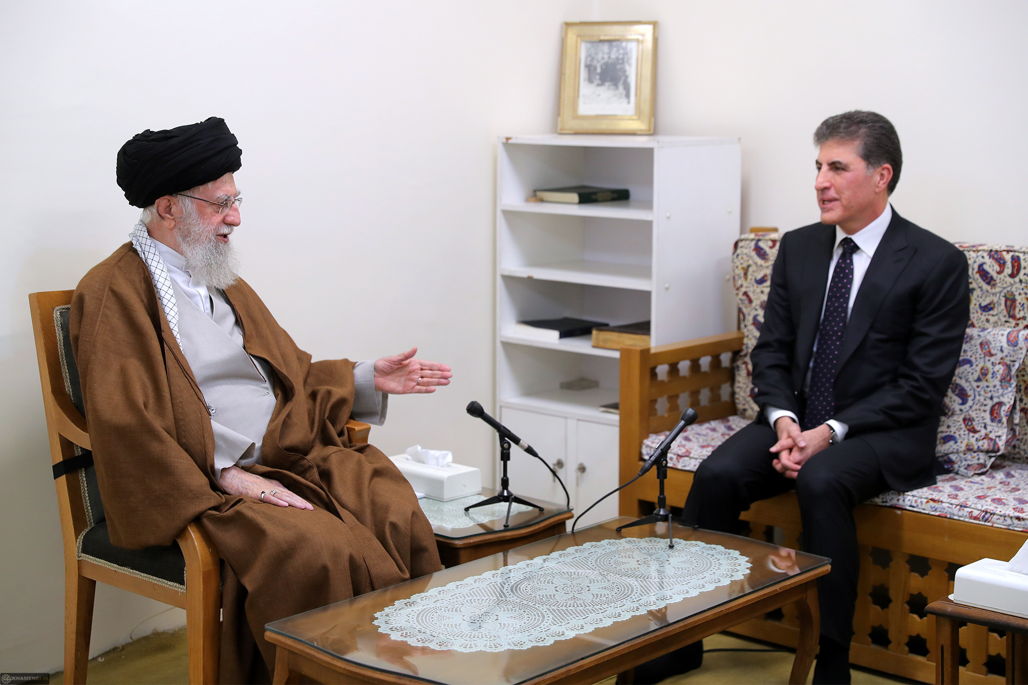 رهبر انقلاب خطاب به بارزانی: «جامعه کُردی» جزء ما هستند