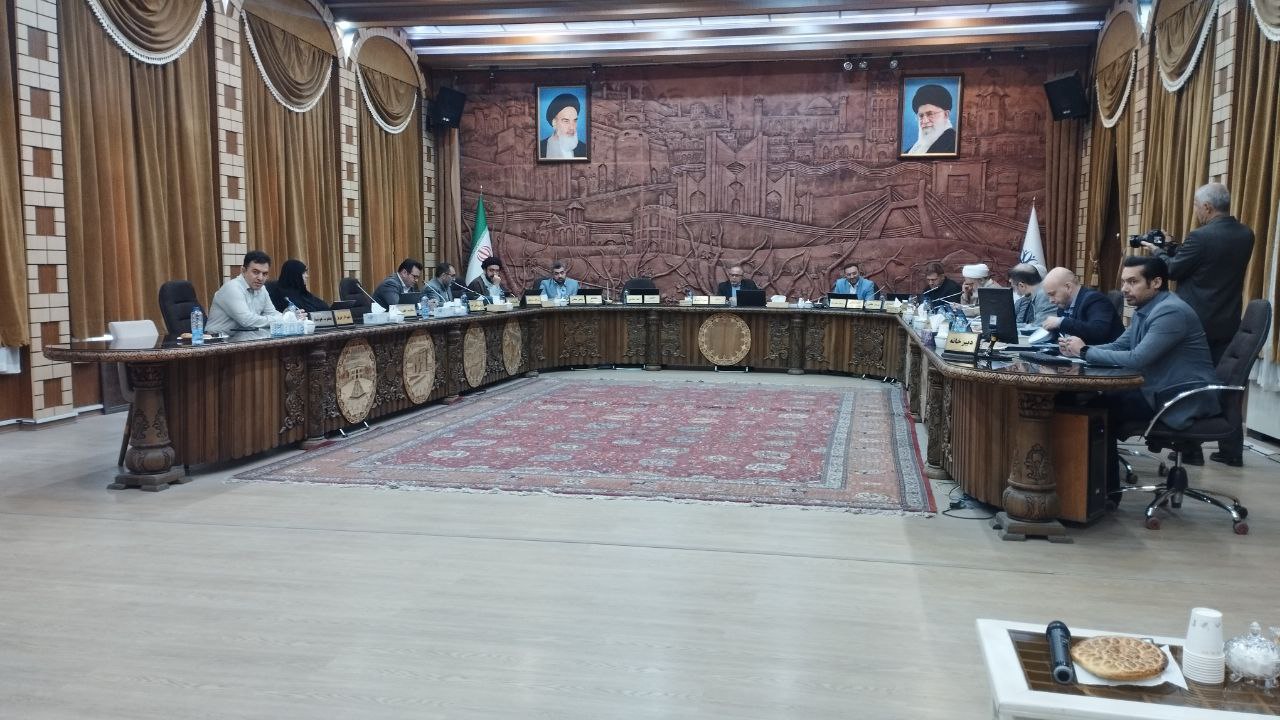 شیوه نامه های فرهنگی؛ آرمانی یا عملیاتی؟ /  اتوبوسرانی تبریز در وضعیت هشدار