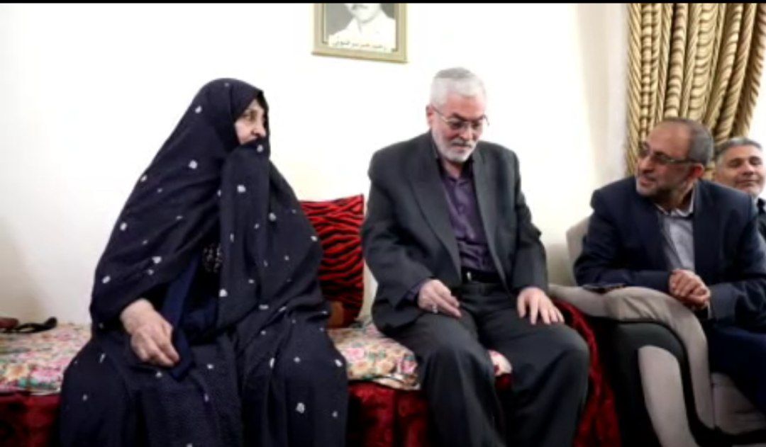 فیلم |اعلام خبر شناسایی شهید به مادر بعد از ۴۱ سال