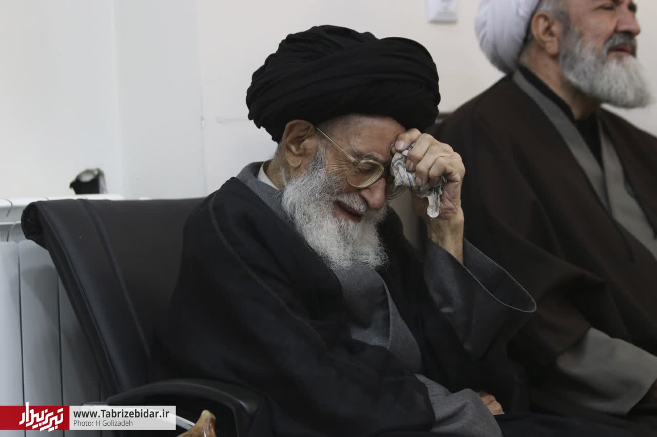 پدر در غم پسر شهیدش