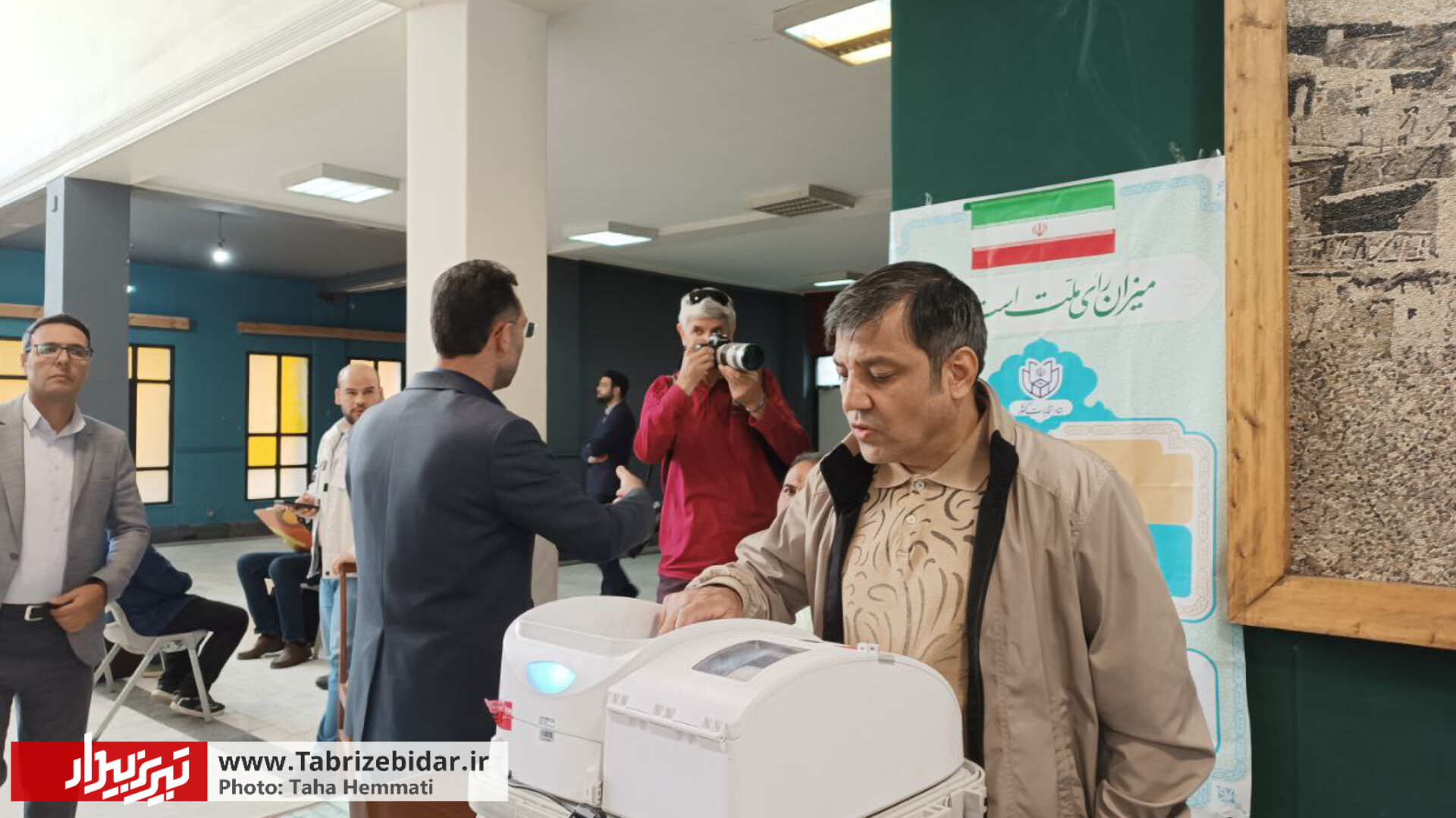 چهره ها بعد از ثبت رای خود چه گفتند؟ / از سلاح نرم تا کوک شدن ساز عاشیقلار