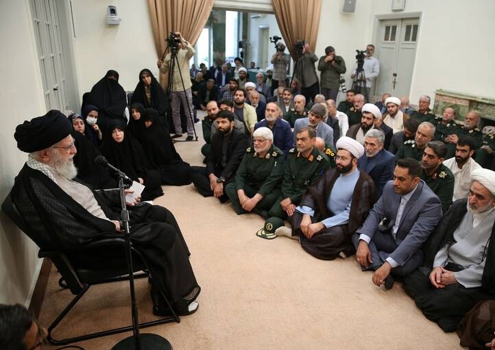 مدافعان حرم نجات دهنده ایران و منطقه هستند/ حرکت مدافعان حرم نقشه دشمنان را خنثی کرد