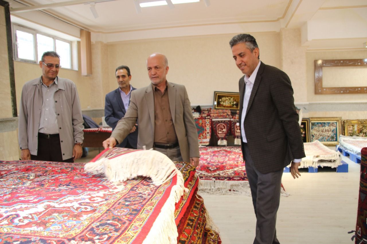 برپایی نمایشگاه فصلی تولیدات فرش مددجویی / حمایت از تولید کننده و مصرف کننده با بازاریابی بدون واسطه