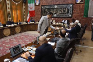 دبیری پای 6 نفر ماند / هیئت رئیسه در قبضه طیف اکثریت