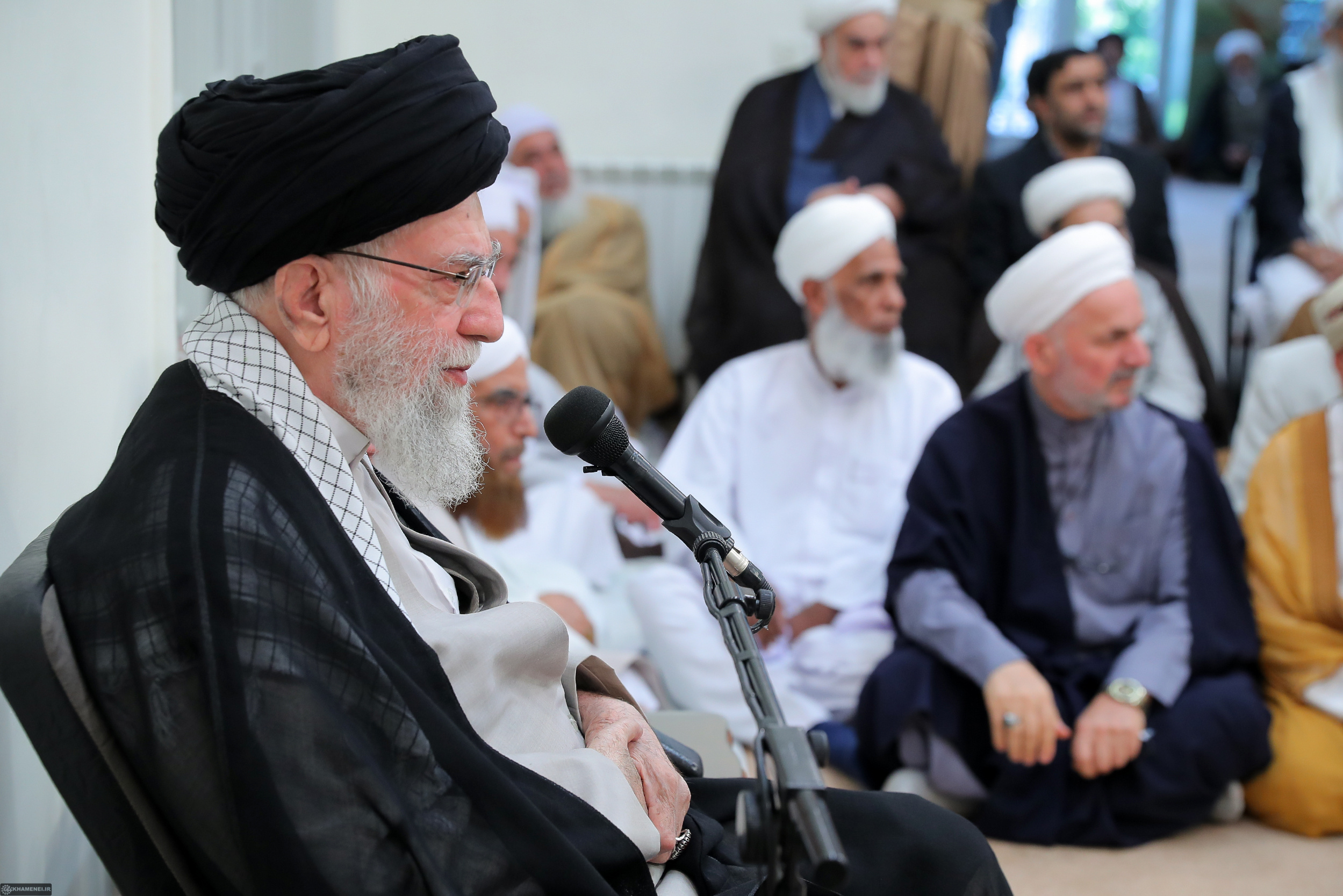 موضوع «امت اسلامی» به هیچ وجه نباید فراموش شود