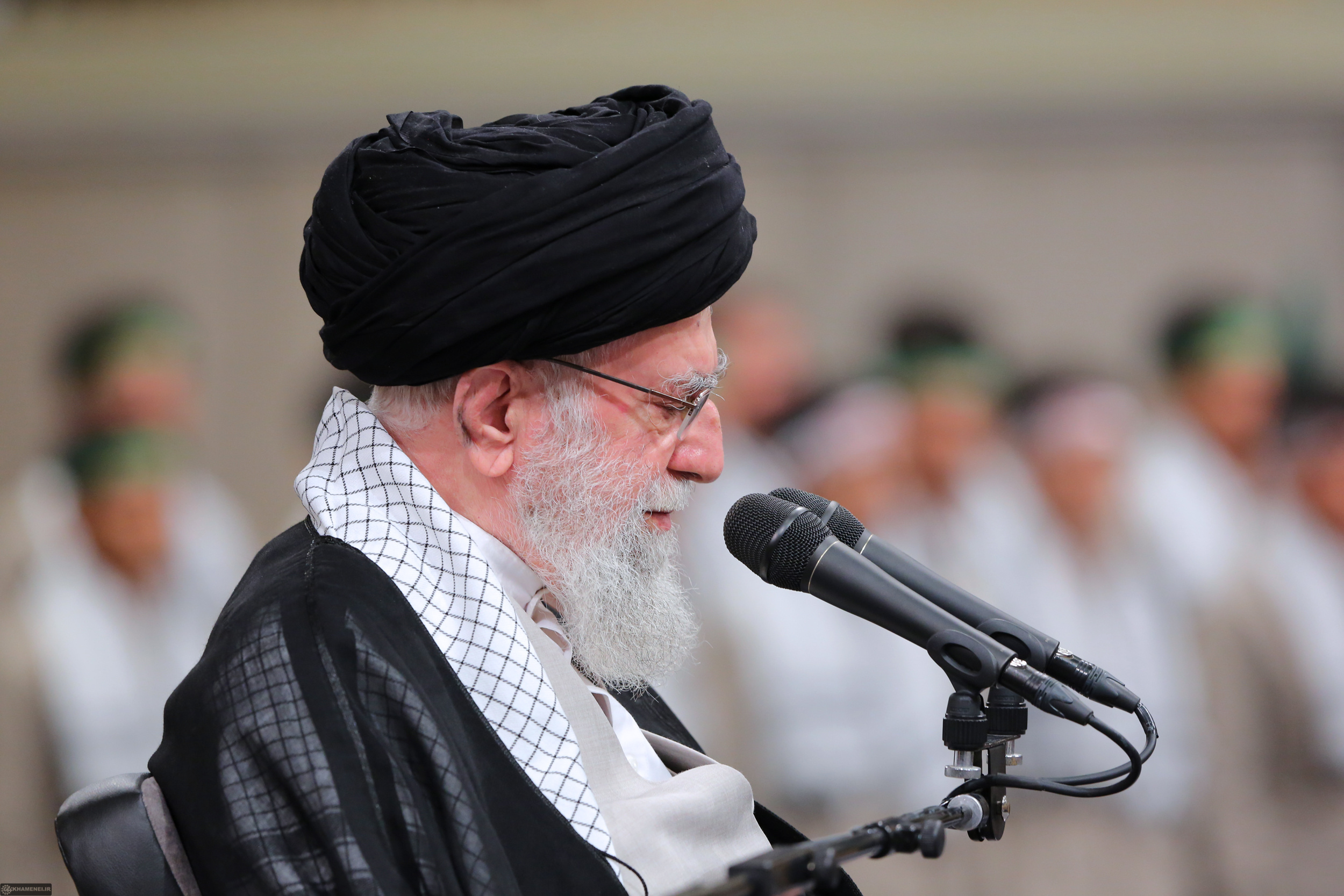 ما با دنیا تعامل داریم اما با نظام سلطه مخالف هستیم/ امروز به برکت ایستادگی ملت ایران جرات حمله به مرزهای ایران را ندارند