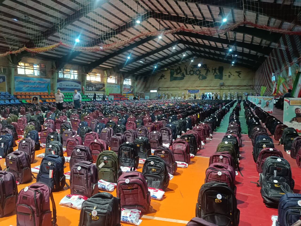 اهدای ۱۱ هزار بسته تحصیلی و ۱۵۰ سری جهیزیه بین نیازمندان استان