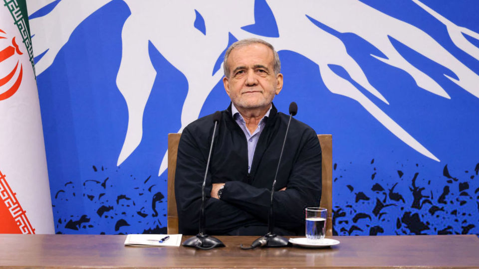 هشدار پزشکیان به رژیم صهیونیستی: بزنند، می‌زنیم/ چاره‌ای جز حل موضوع FATF نداریم/ موضوع رفع فیلترینگ در دستور کار است