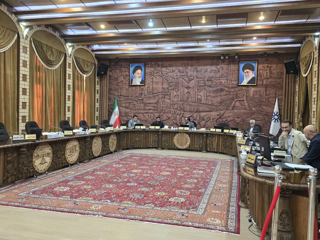 غیررسمی و بر مدار حاشیه / راستی آمد، بقیه نیامدند / روایت ها از باغ گلستان