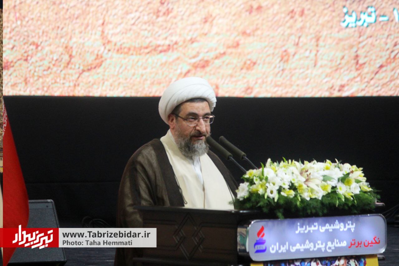 اگر شعر ترکی نباشد شعر فارسی ناقص می ماند