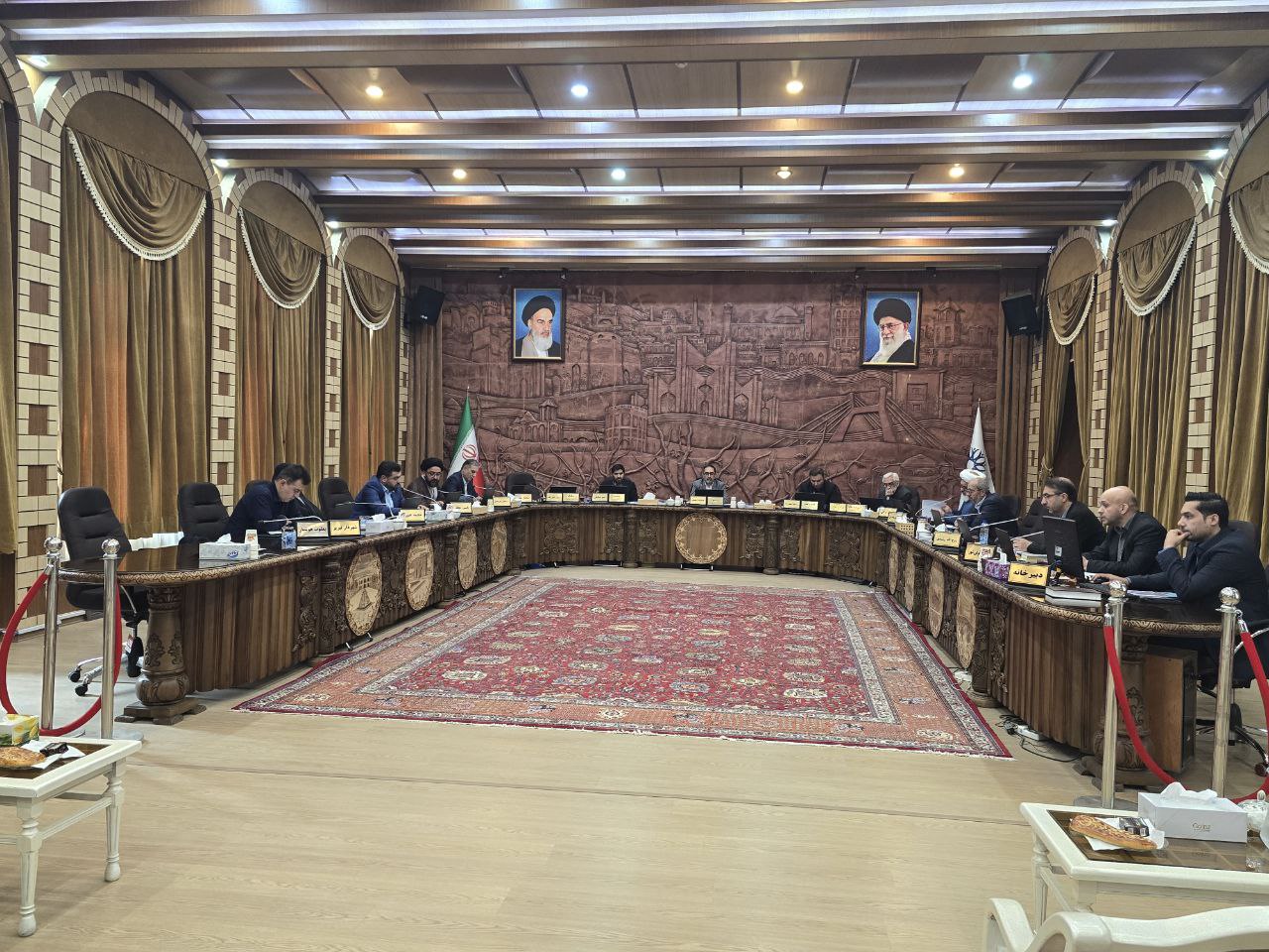 نه پرویز هادی و نه علی راستی / از نطق های طوفانی علیه فرماندار تا حواشی باغ گلستان