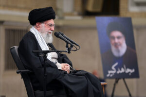 ما عزاداریم اما جنس عزای ما همچون جنس عزای سیدالشهدا(ع) زنده کننده است/ اساس مشکلات منطقه حضور کسانی است که به دروغ دم از صلح و آرامش می‌زنند