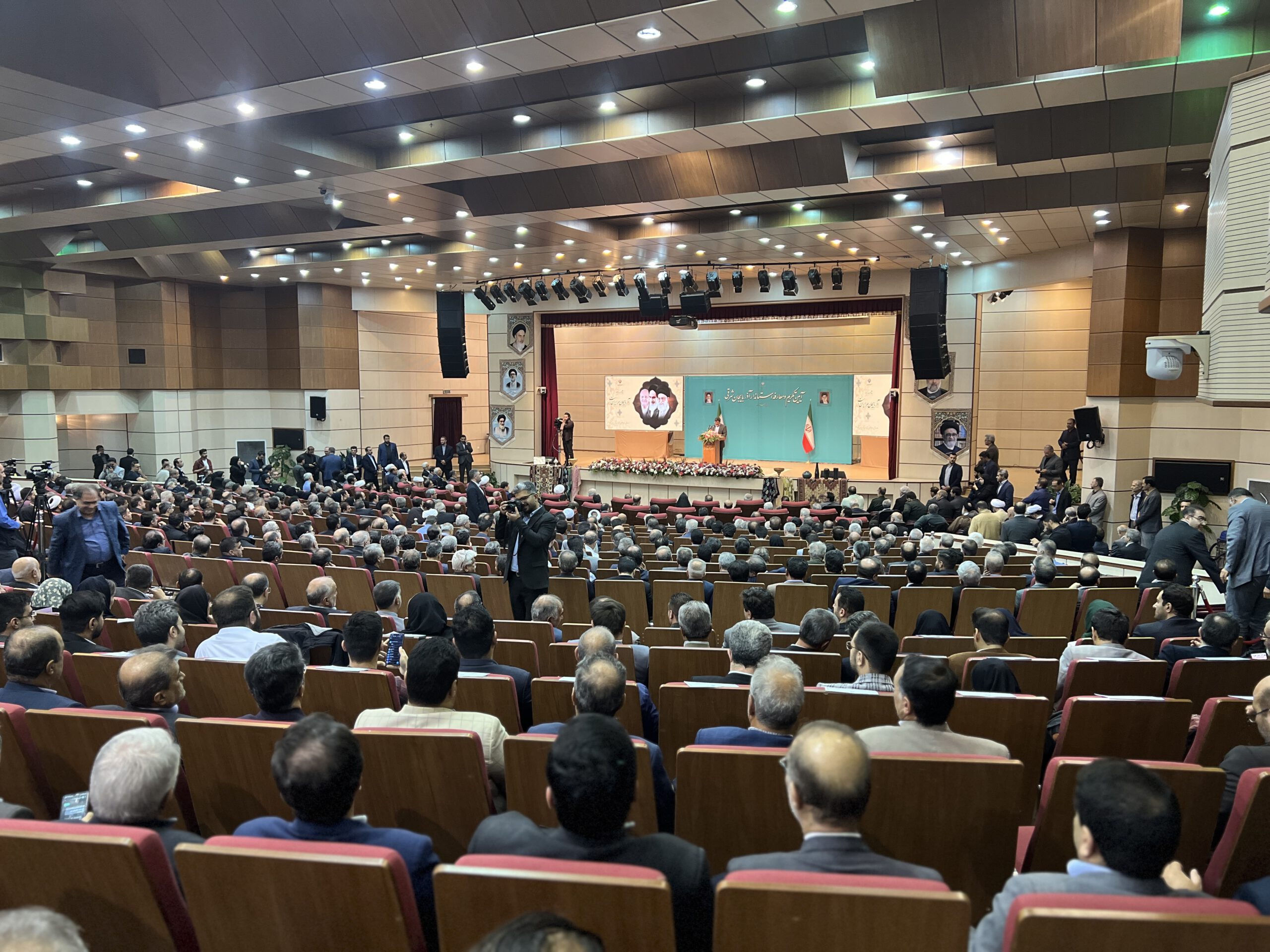 ما مدعیان صف اول هستیم!