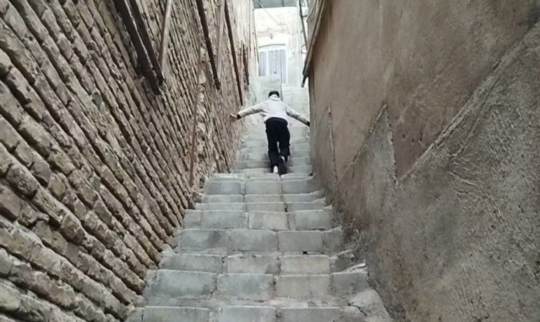 روایت «بیزیم محله» از ملازینال / بن‌بست وعده‌ها