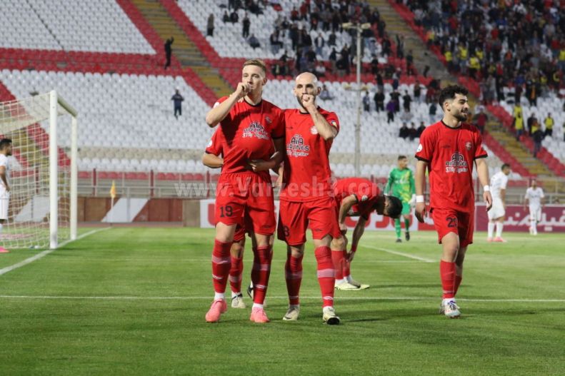 تراکتور ۱ – ۲ فولاد؛ بازی جنجالی با سوت‌های عجیب!