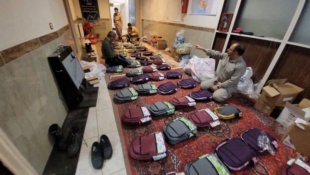 اهدای بیش از ۷۰۰ بسته لوازم التحریر به دانش آموزان روستاهای کم برخوردار