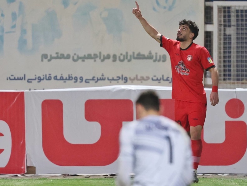 درخشش تراکتوری ها با ۱۰ نفر / تیم اسکوچیچ لایق صدرنشینی