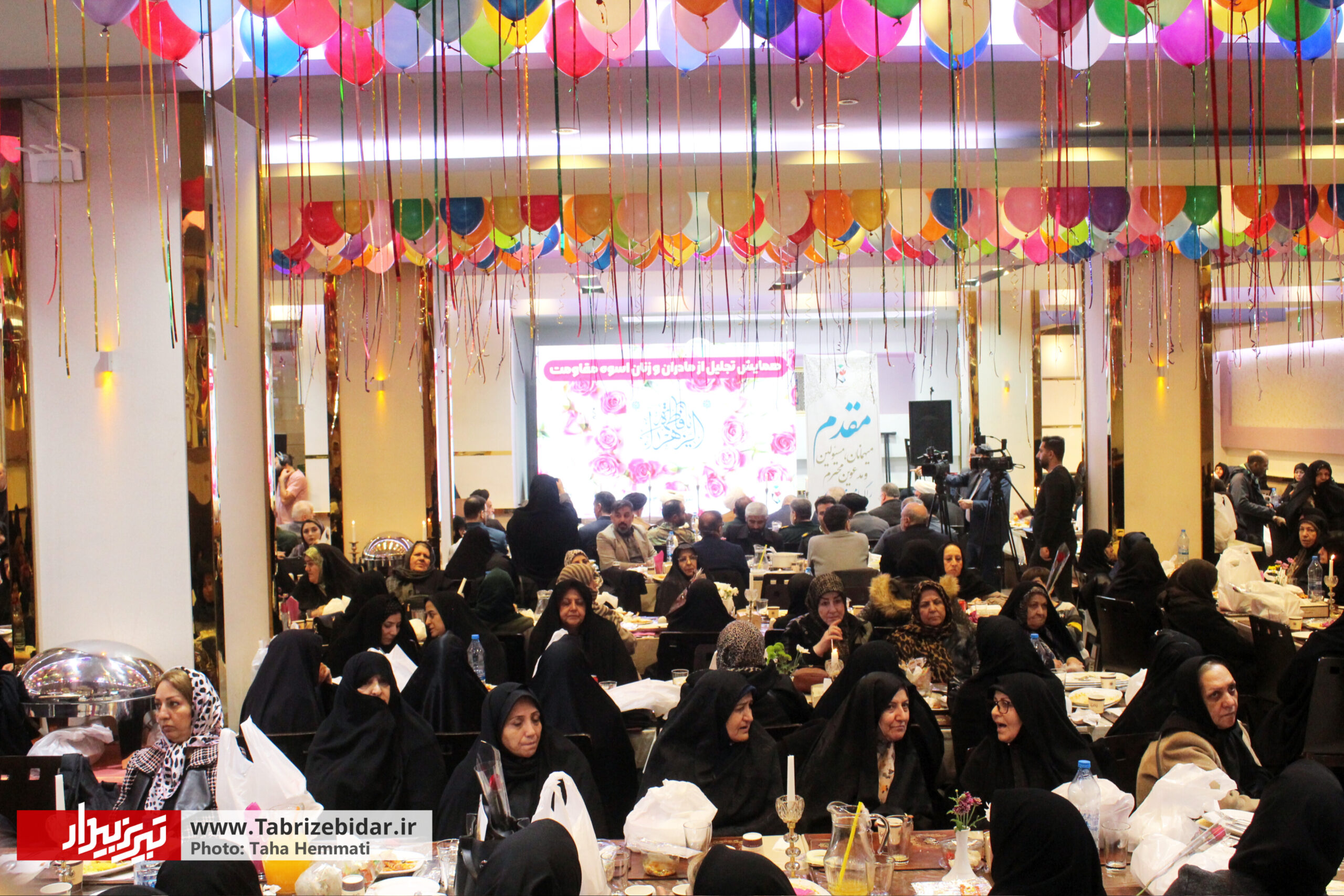 نقش‌آفرینی مسئولانه همسران و مادران شهدا / بانوانی که فداکارانه مثل شمع سوختند