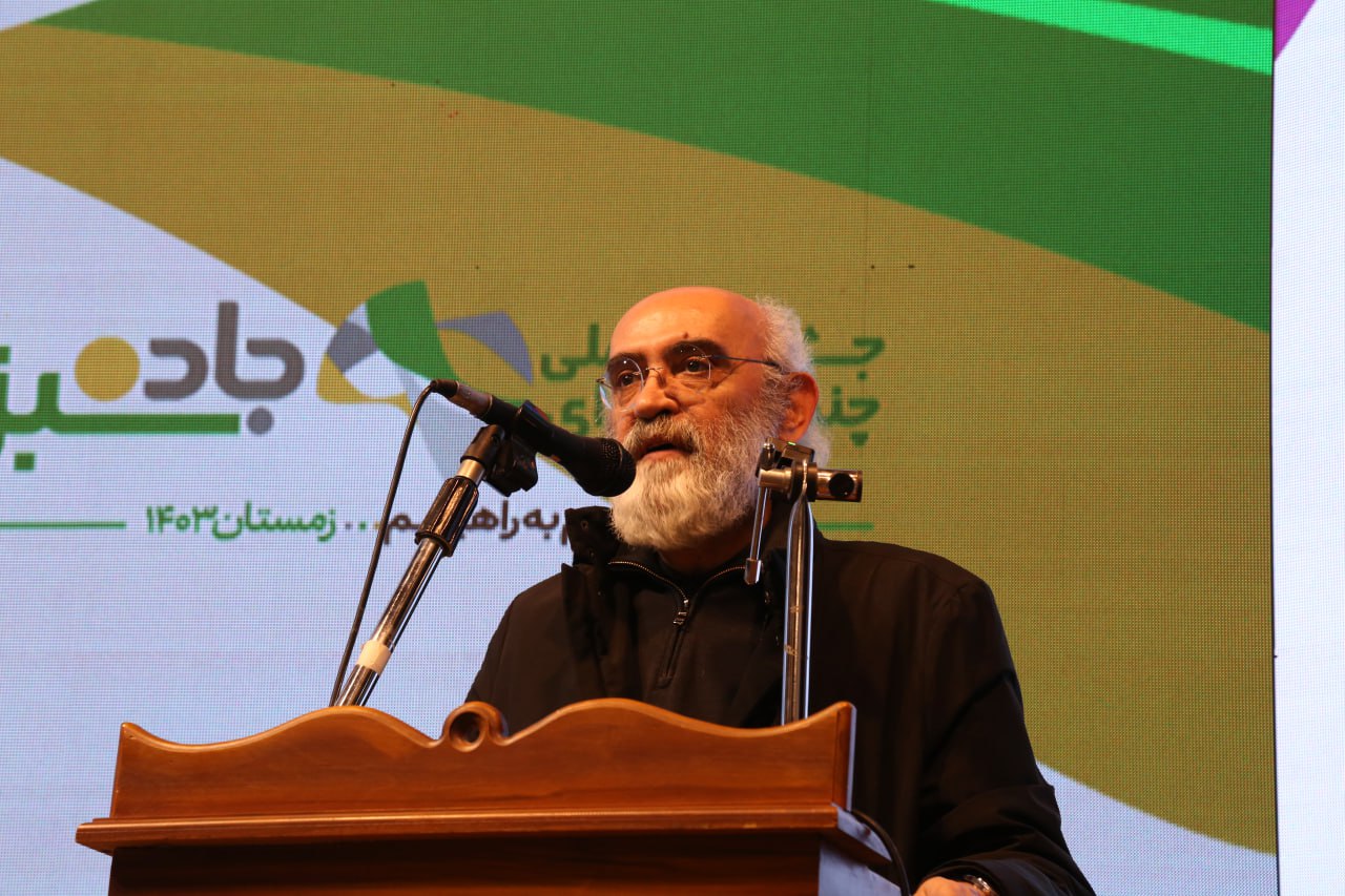 رسانه ها تنها راه حل مسائل کشور هستند