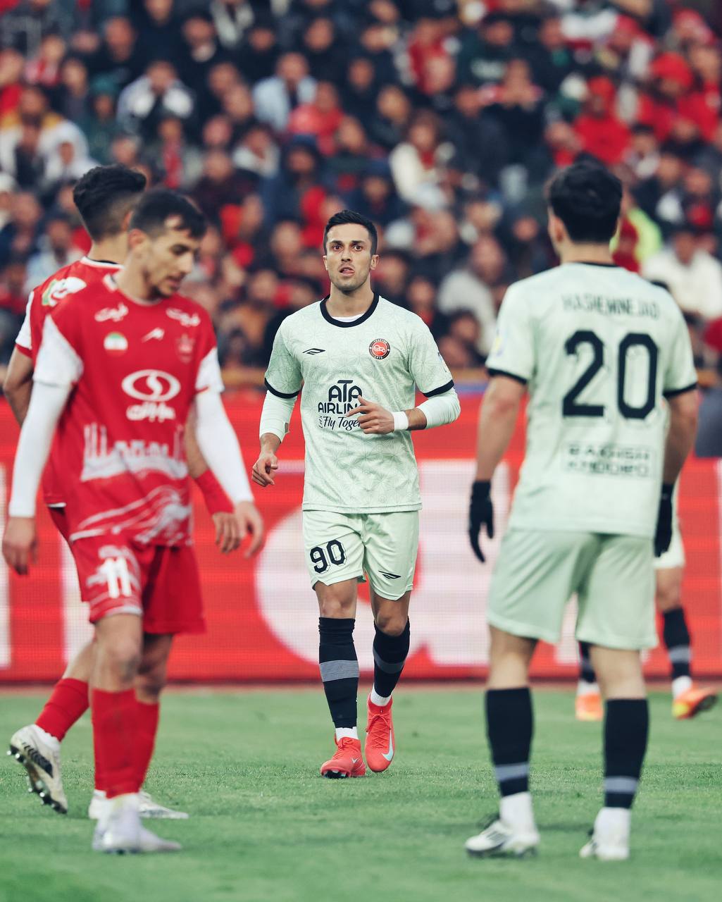 دروازه لرزان تراکتور در تهران / حیف آن همه هوادار