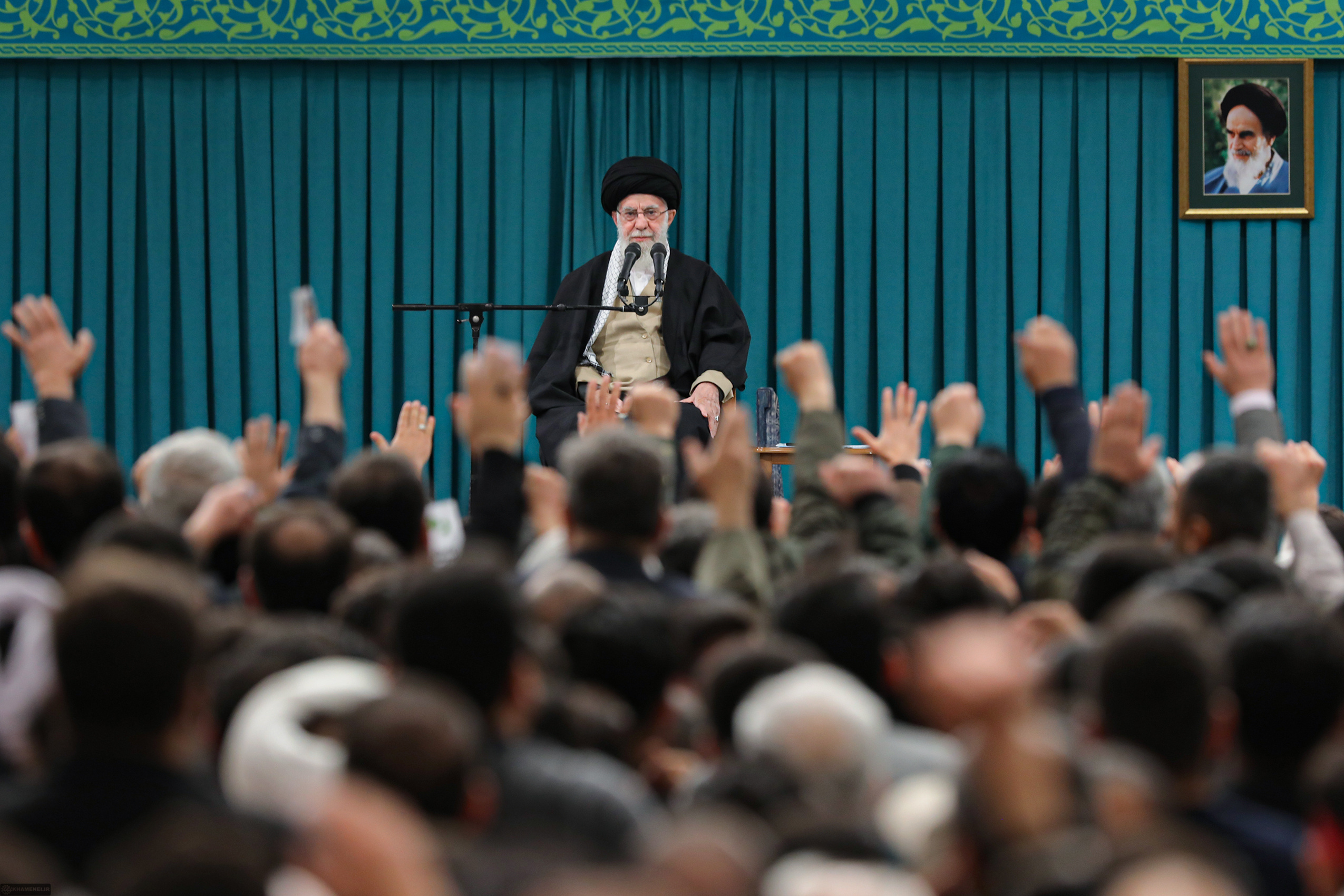 قرار دلدادگی بیست و یکم/ آل هاشم و مالک در قلب حسینیه