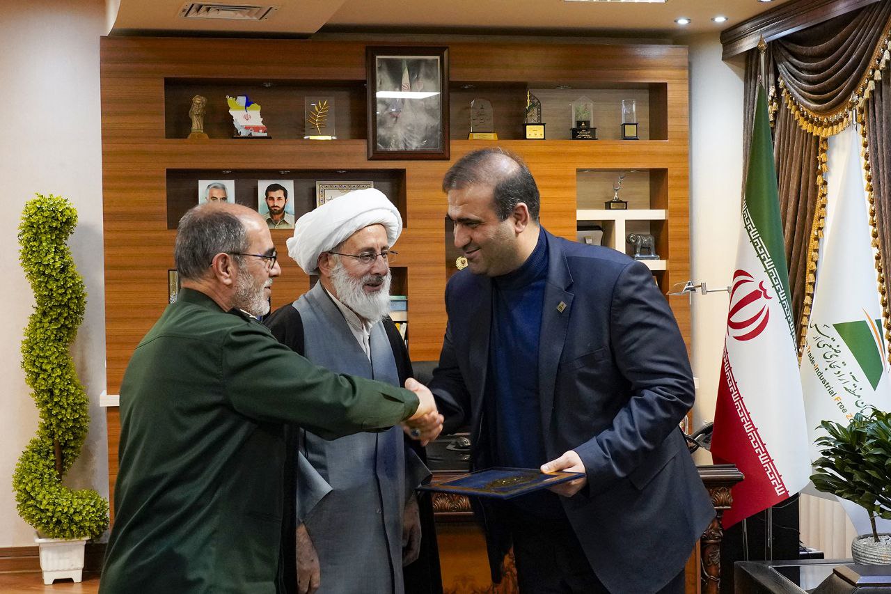 تقدیر فرمانده سپاه عاشورا از اقدامات سازمان منطقه آزاد ارس در ایام‌الله دهه مبارک فجر